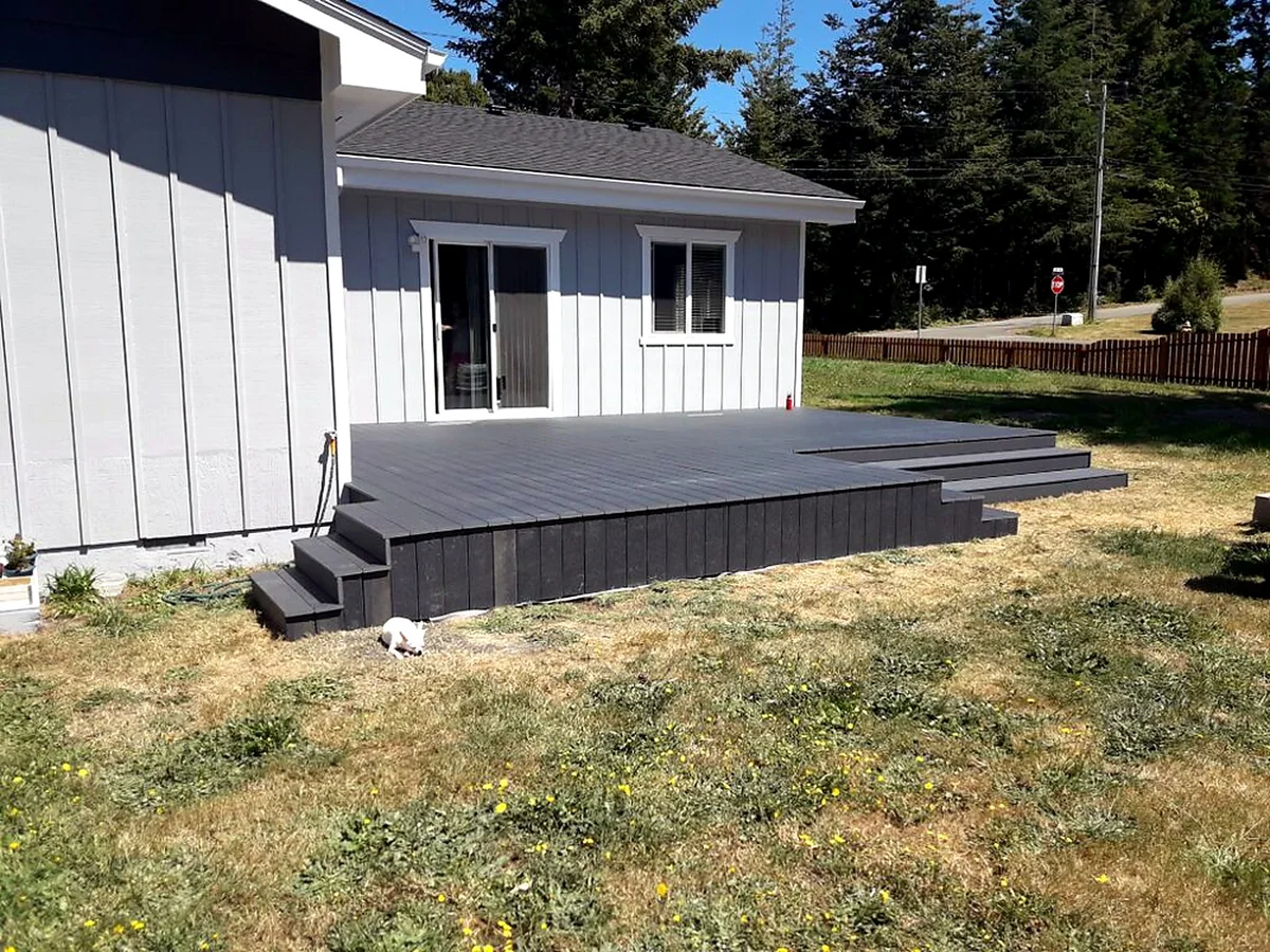 Finished deck built by SeaBreeze